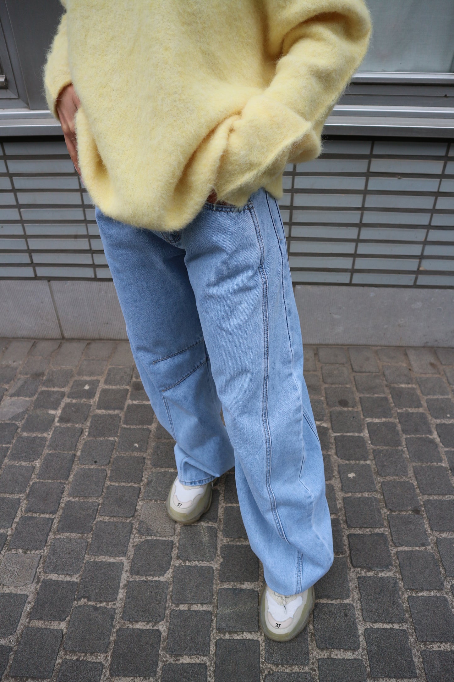 Wide Barrel Jeans